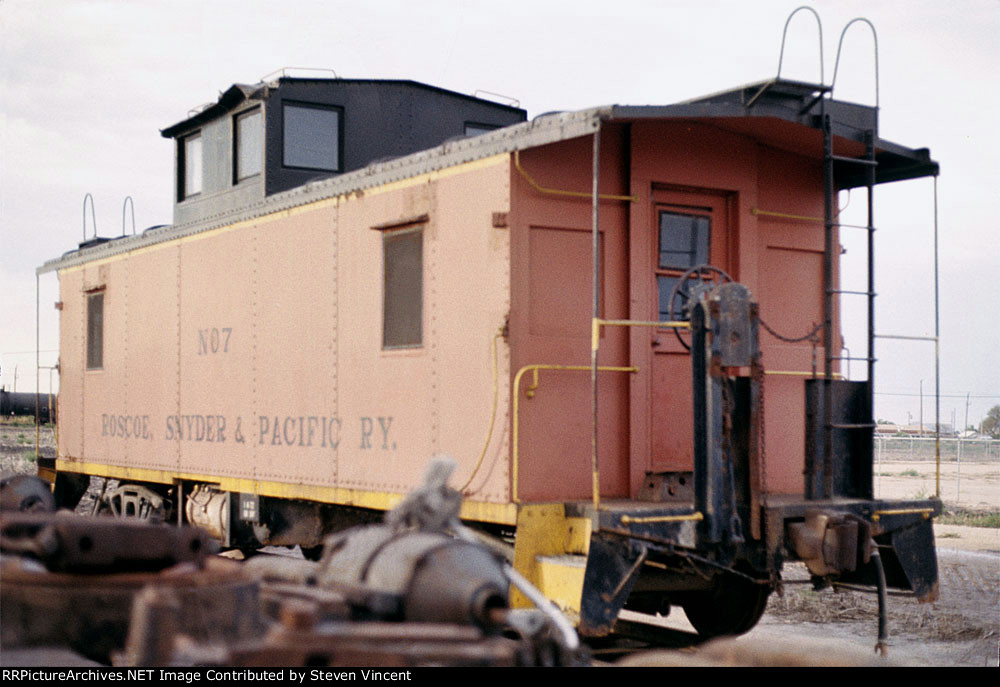 Roscoe Snyder & Pacific caboose #7